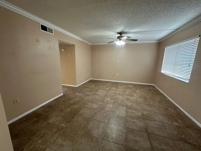 Building Photo - ONE MONTH FREE - 2br - 1000ft2 - Affordabl...