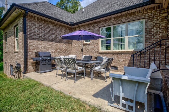 Building Photo - Fully Furnished, Short Term Rental, 1 Mont...