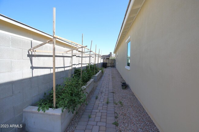 Building Photo - 1201 E Cherrywood Pl