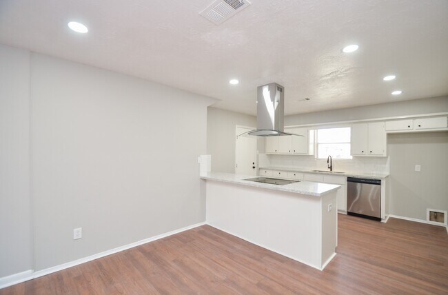 Building Photo - 123 Cypress Ln