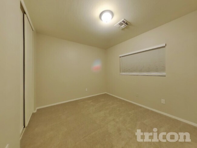 Building Photo - 11522 W Charter Oak Rd