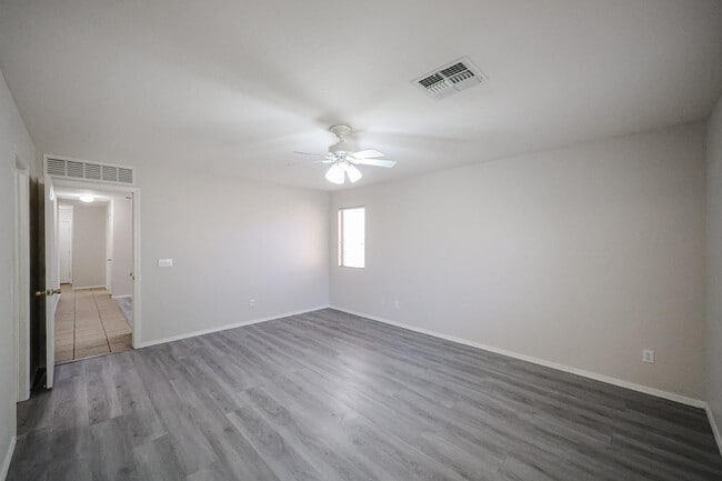 Building Photo - 16034 W Winchcomb Dr