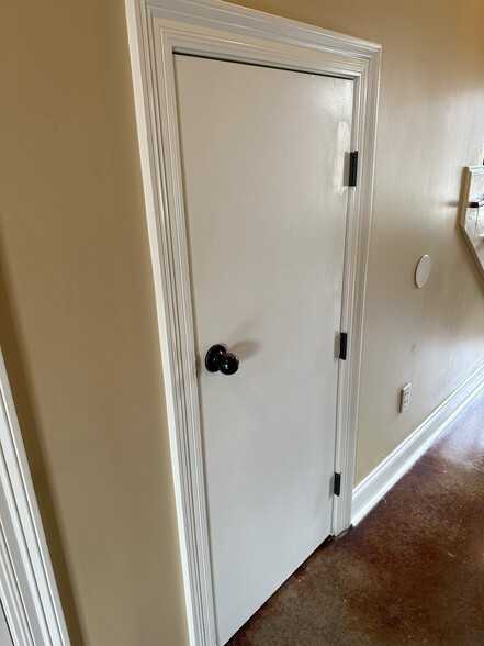 Building Photo - 111 Village Square Dr