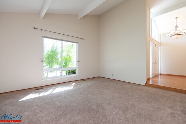 Building Photo - Beautiful Home | Central A/C | Desirable Location