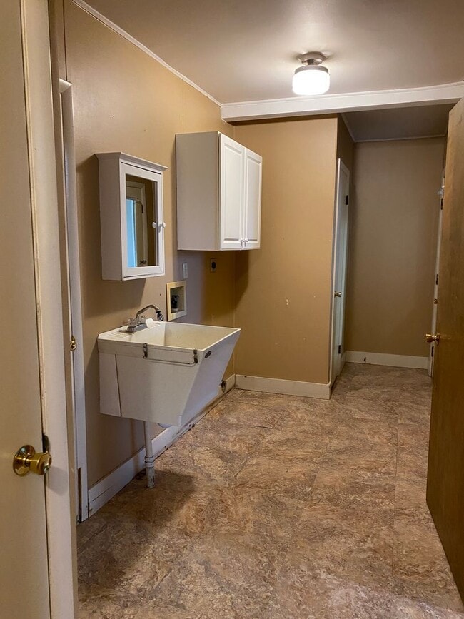 Building Photo - Coming soon! 4 Bedroom Farmhouse for Rent ...