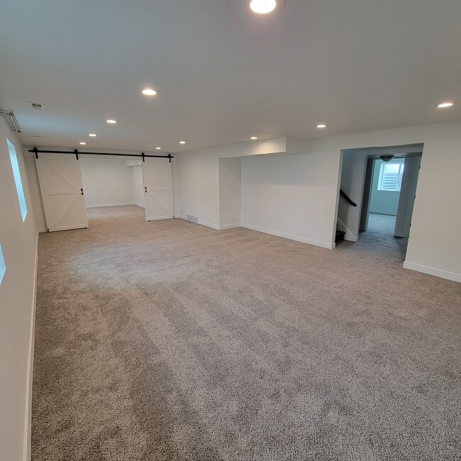 Building Photo - 2496 W Glover Ln