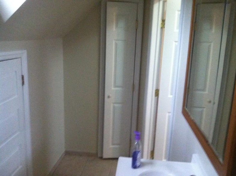 Building Photo - 302 S 2nd St