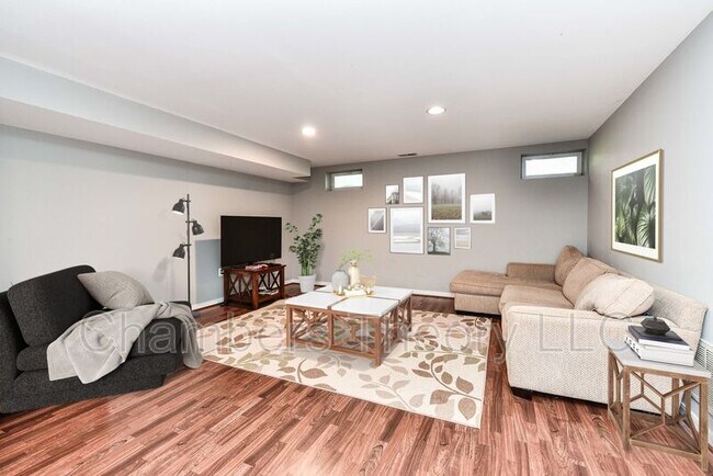Building Photo - 641 Meade Dr SW