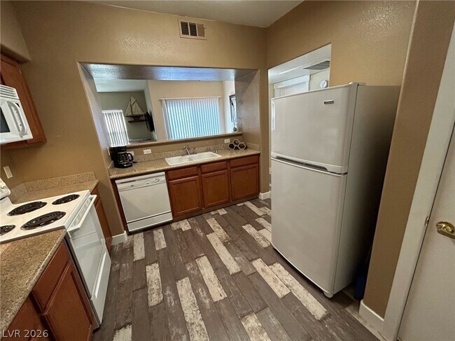 Building Photo - 7255 W Sunset Rd