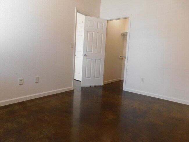 Building Photo - 1325 Cedar Ave