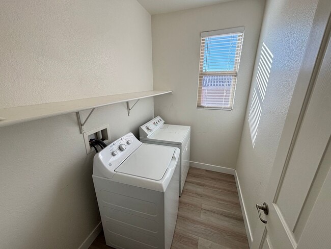 Building Photo - Beautiful 4/Bed/3Bath/2Car Two-Story Home with Loft and Office in Providence!