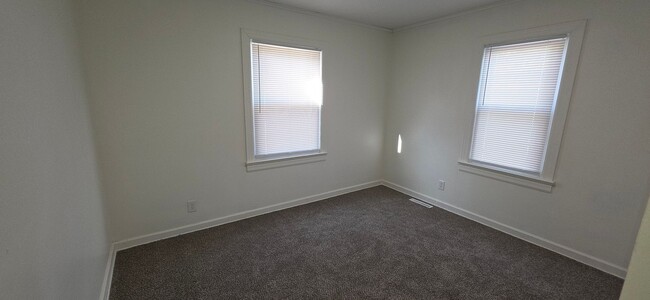 Building Photo - 3 Bedrooms! 2 Baths! Beautifully Updated! $1195