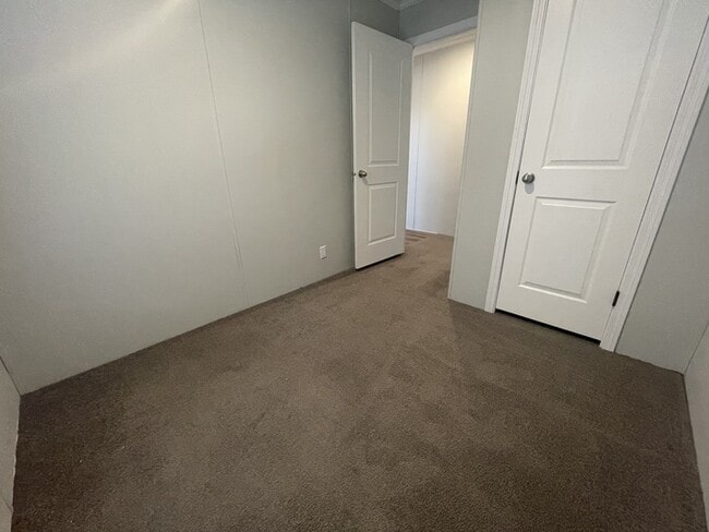 Building Photo - 15811 Croatia Dr