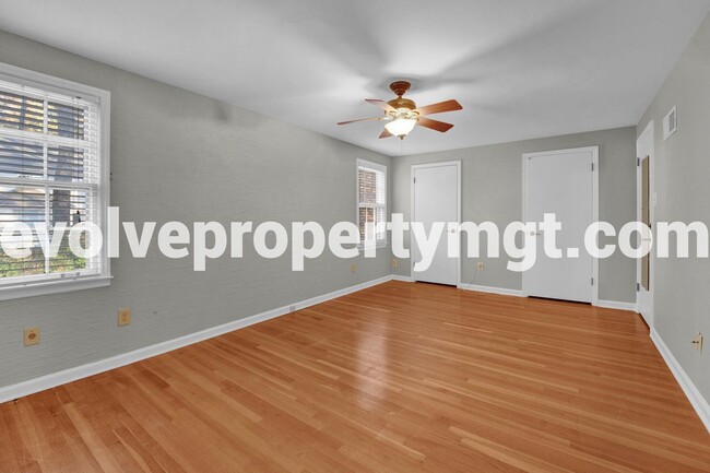 Building Photo - PRIME LOCATION WITH SPACIOUS LIVING!