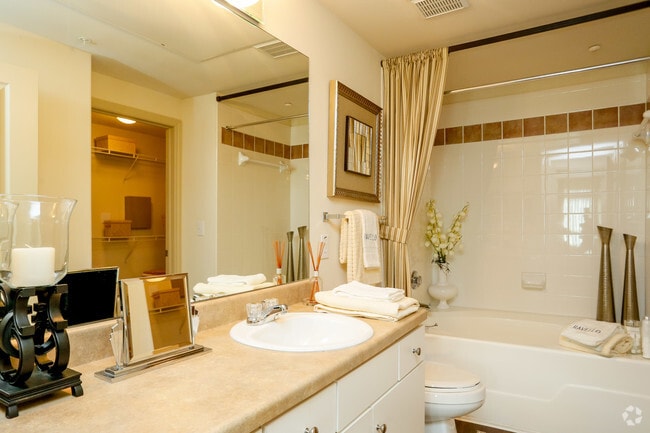 Interior Photo - Ravello at Tuscan Lakes