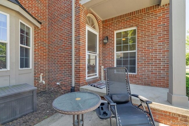 Building Photo - 42682 Park Cresent Dr