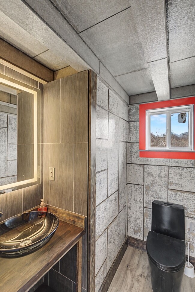 Building Photo - 2204 Austin Ave