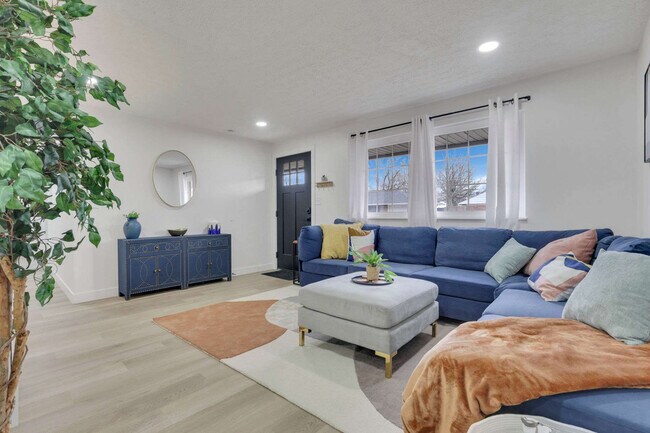 Building Photo - 6558 Penick Dr