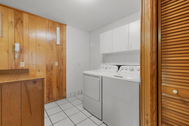 Building Photo - 3324 Sunrise Blvd