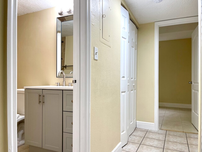 Building Photo - 1005 S Flagler Ave