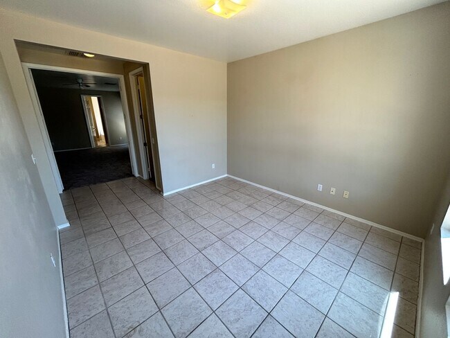 Building Photo - Spacious single story Peoria stunner w/New...