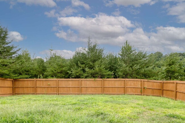 Building Photo - Available July 10th! Immaculate 3-Bedroom Home with Modern Updates
