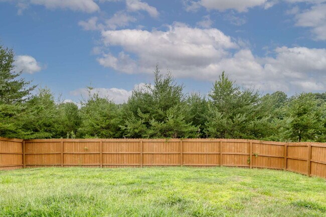 Building Photo - Immaculate 3-Bedroom Home with Modern Updates