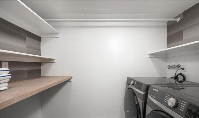 Building Photo - 8620 E San Miguel Ave