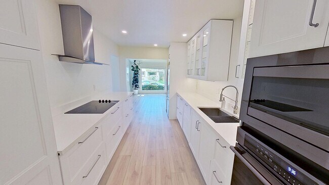 Building Photo - Spacious 3 bed / 2 bath in the More Mesa area