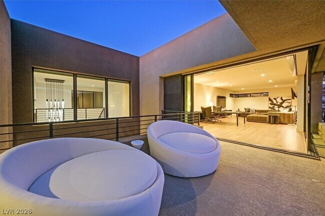 Building Photo - 807 Magnum Cliff Ct
