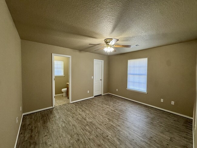 Building Photo - 121 Lanita Cir