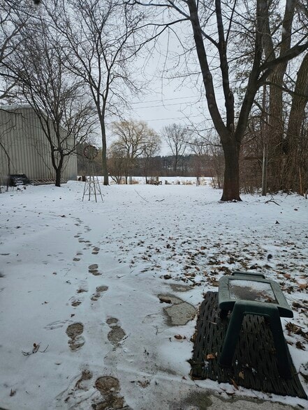 Private access to backyard - S83W20729 Janesville Rd