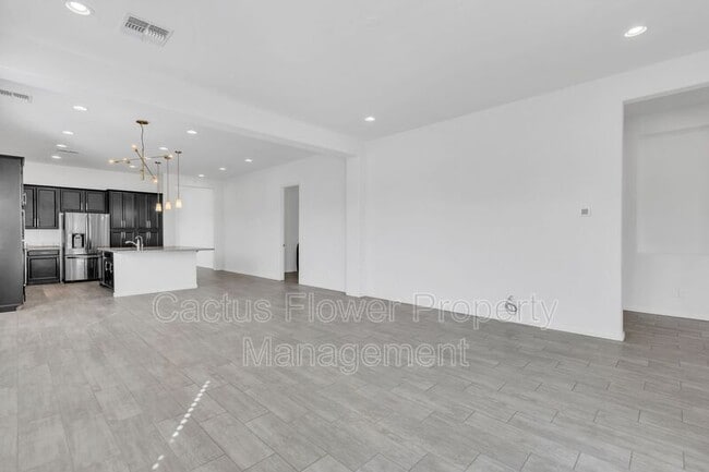 Building Photo - 45 N Iss Dr