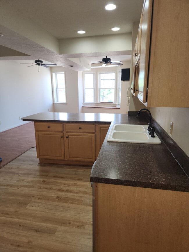 Building Photo - 2 bedroom