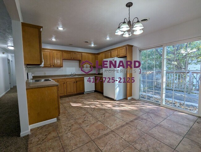 Building Photo - 3 Bedroom Home!