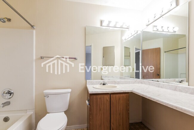 Building Photo - 6544 Rolling Glen Dr