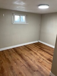 Building Photo - Cute basement/garden level 2 bedroom apart...