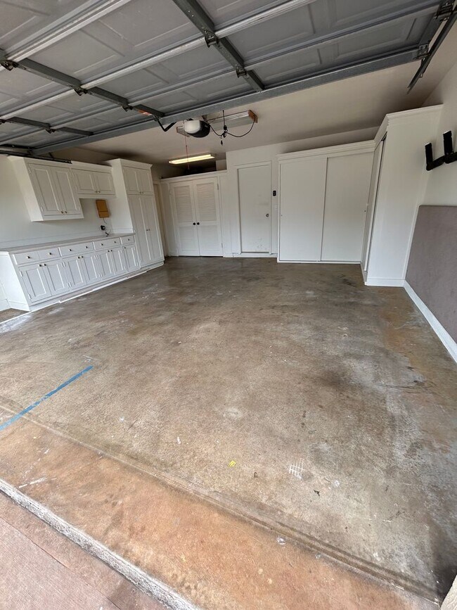 Building Photo - Available on 05/14/26, 2248 sq ft, 4 Bedrooms, 2.5 Baths, 2-car garage at Aeloa Subdivision in Ka...