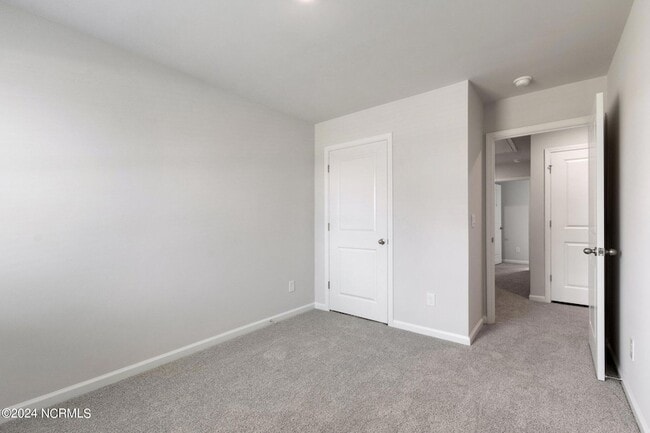 Building Photo - 3121 Lobelia Ln