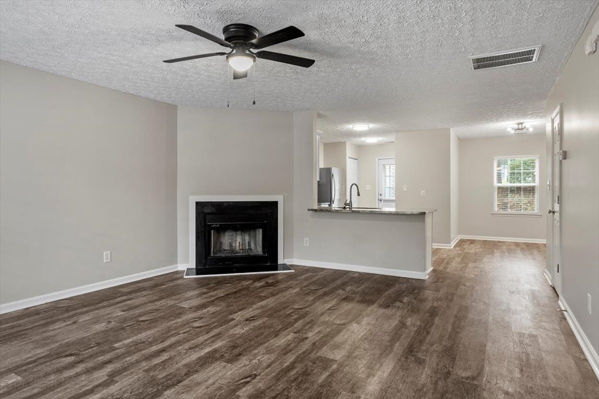 Building Photo - 446 Saint John Dr