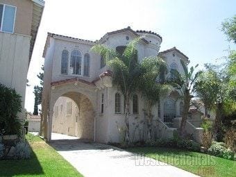 Building Photo - 1330 S Ridgeley Dr