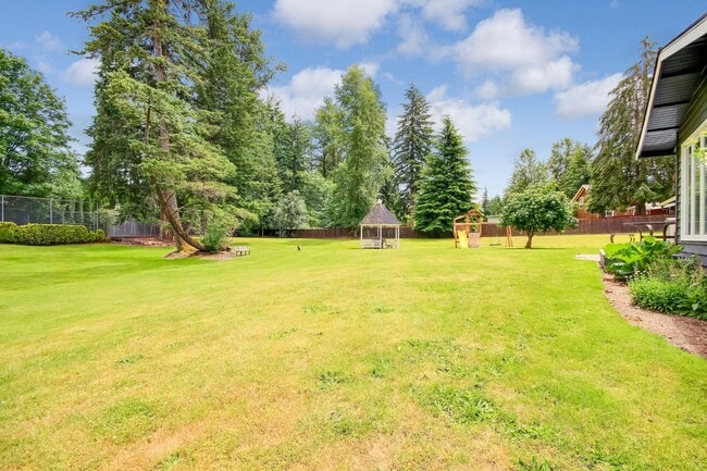 Building Photo - Fantastic Remodel in E Renton Highlands!