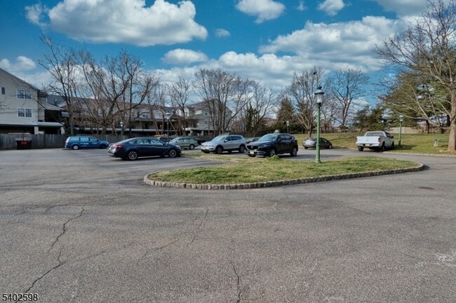 Building Photo - 35 Mews Ln