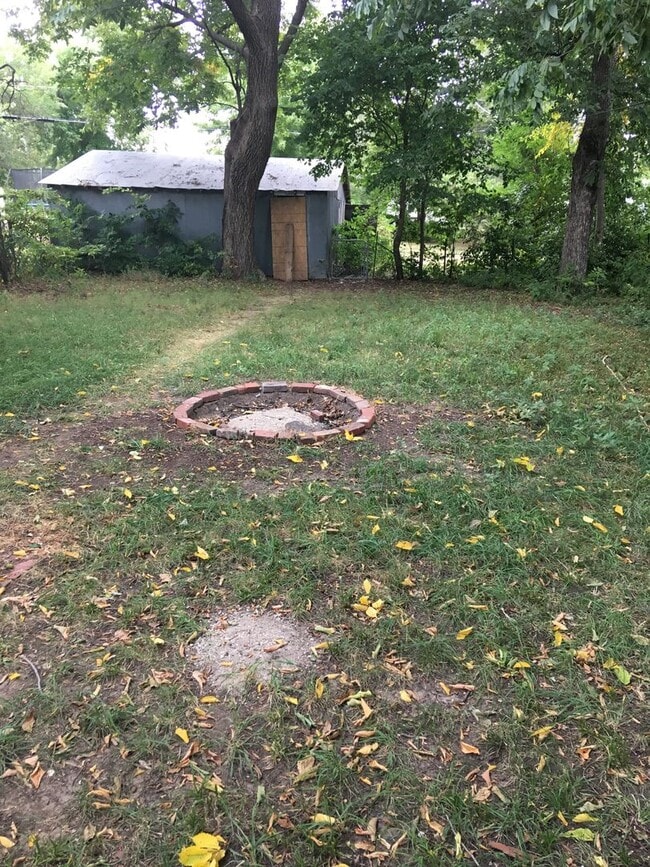 Building Photo - $950 - 3 bed 1 bath - Single Family Home