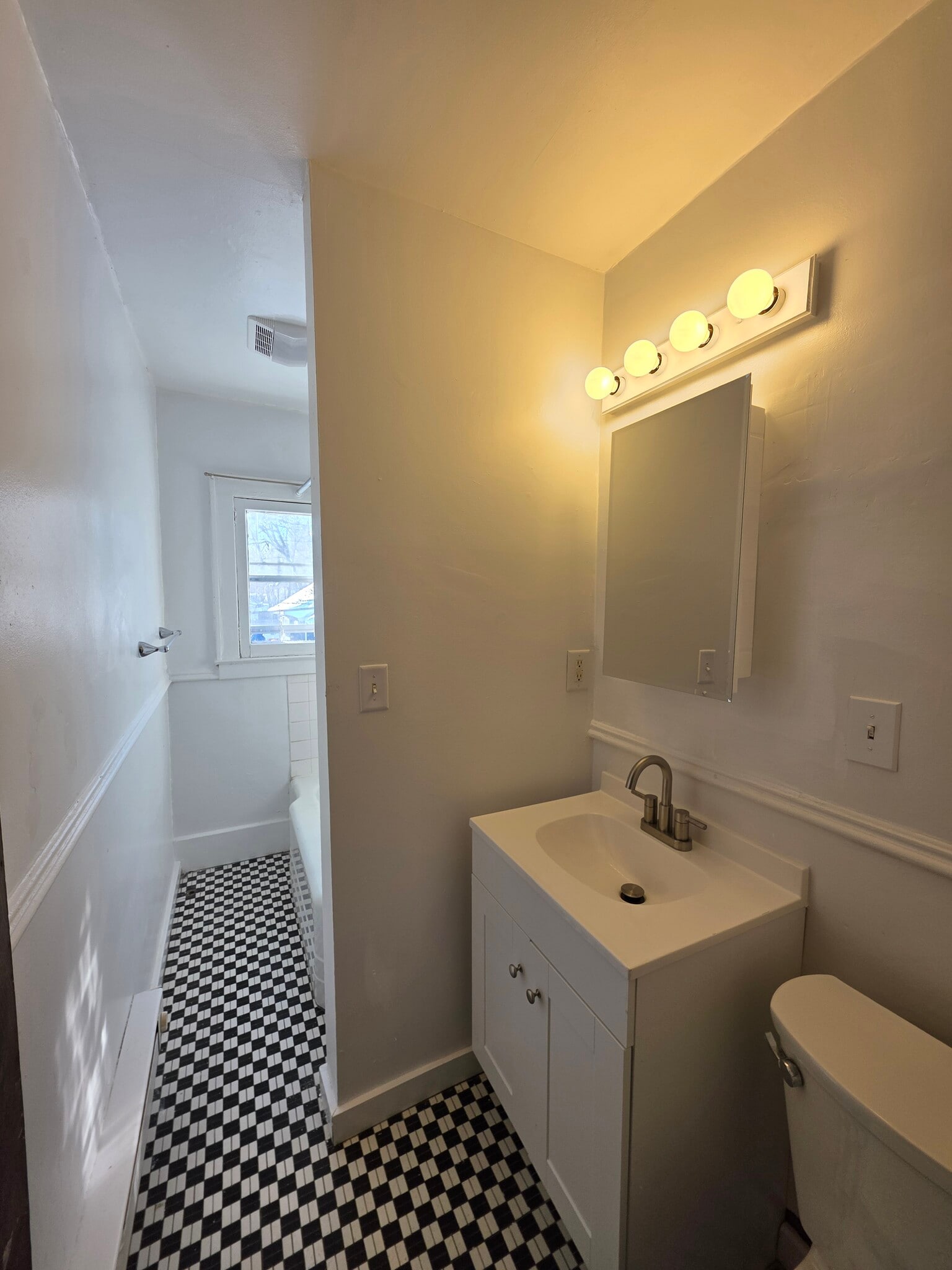 Building Photo - 833 10th St NW