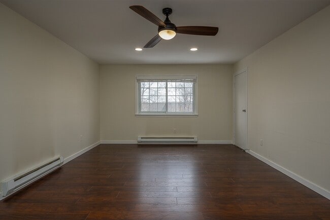 Building Photo - 529 Fox Run Ln