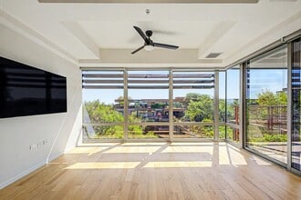 Building Photo - 7151 E Rancho Vista Dr