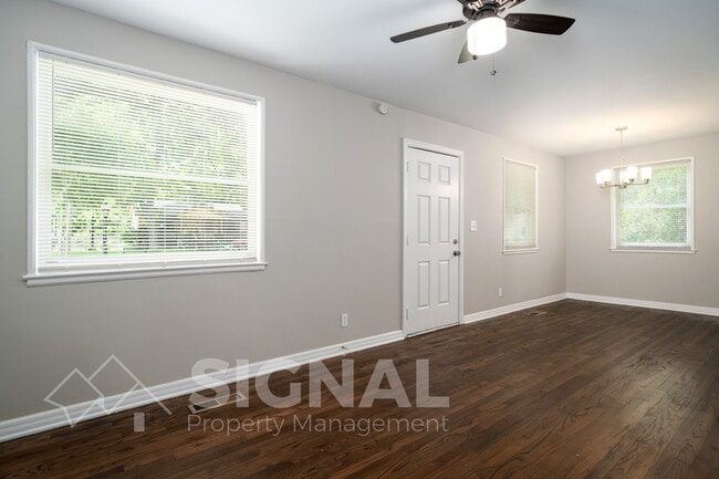 Building Photo - 3038 Highland Dr