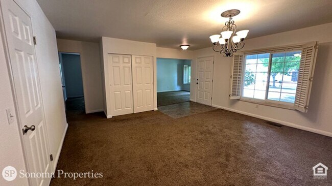 Building Photo - Spacious 4 Bedroom Eastside Home