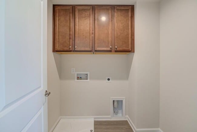 Building Photo - 5 Bedroom Home in Youngsville, right off o...